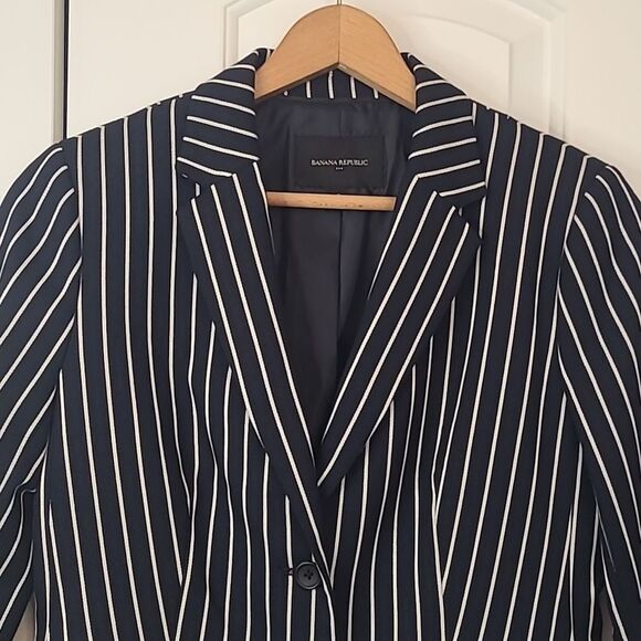Banana Republic Navy & White Vertical Striped Blazer Two Button Pockets Size 8 - Picture 3 of 10